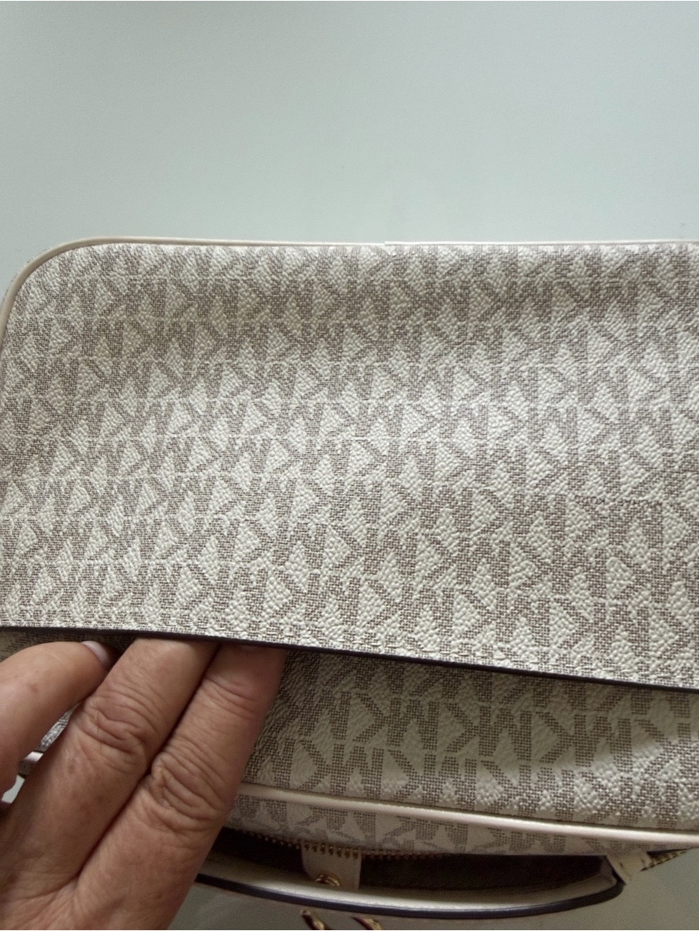 Michael Kors Beige Logo Travel Case - Picture 5 of 7